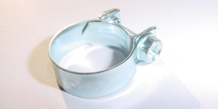 Produzione fascette stringitubo a Como